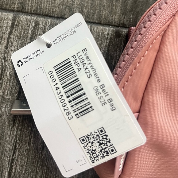 Pink lululemon belt bag NWT never used - Picture 2 of 3